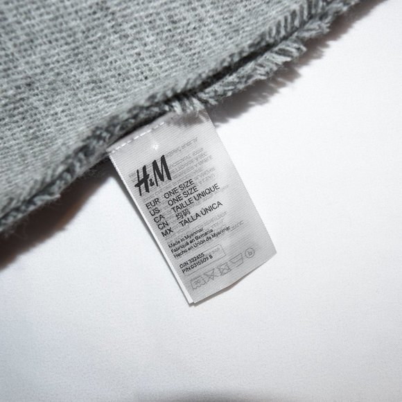 grey H&M scarf - Picture 3 of 3